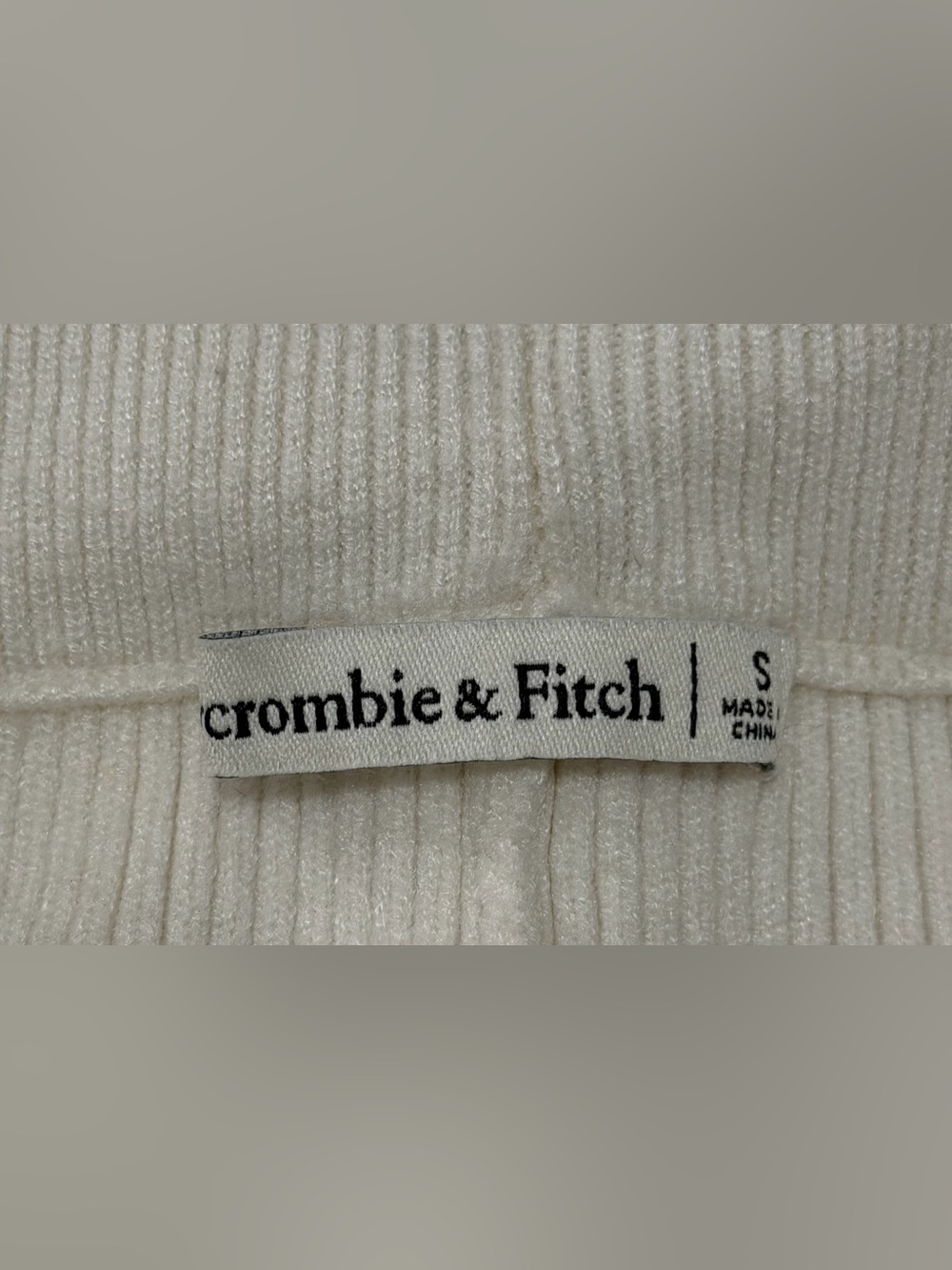 NEW Abercrombie & Fitch Cream Comfy Knit Shorts With Side Slit Size Small - Picture 5 of 6